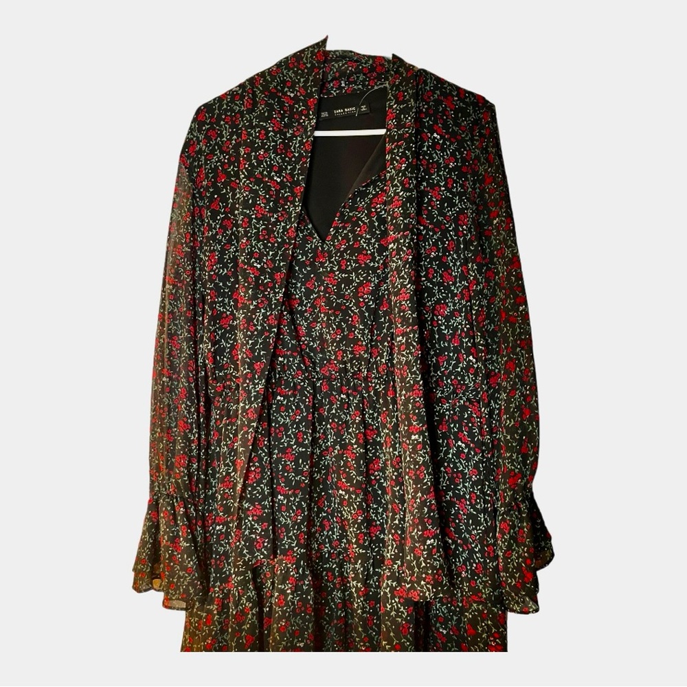 Flowral black chic Zara dress - perfect for every occasion.